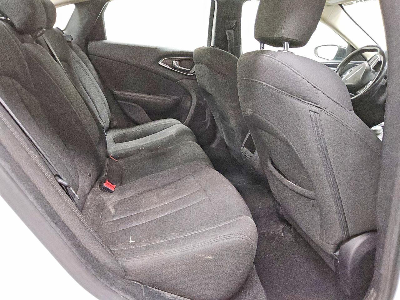 2017 Chrysler 200 VIN 1C3CCCFB9HN506590 photo 10