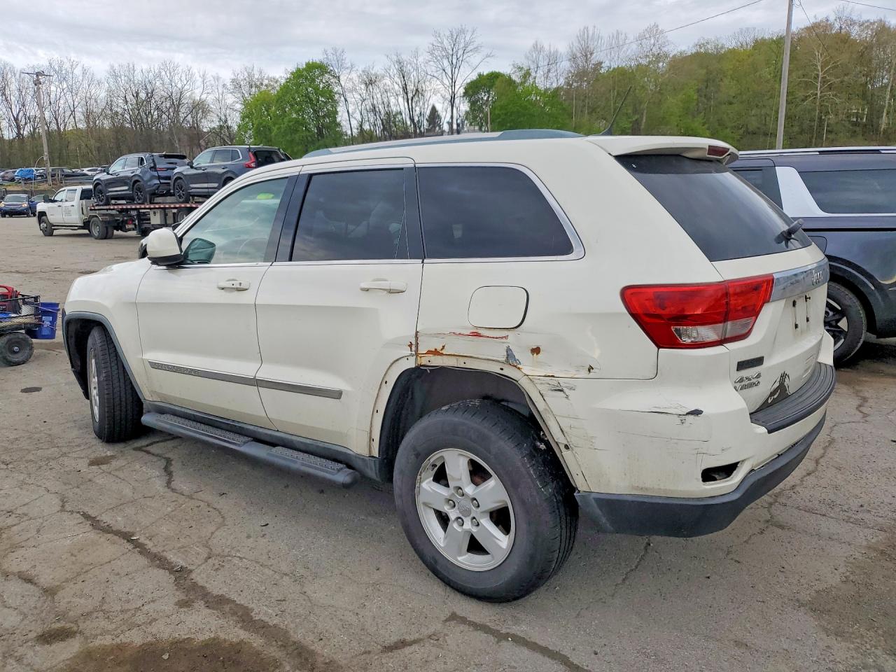 2011 JEEP Cherokee VIN 1J4RR4GG5BC614951 photo 2