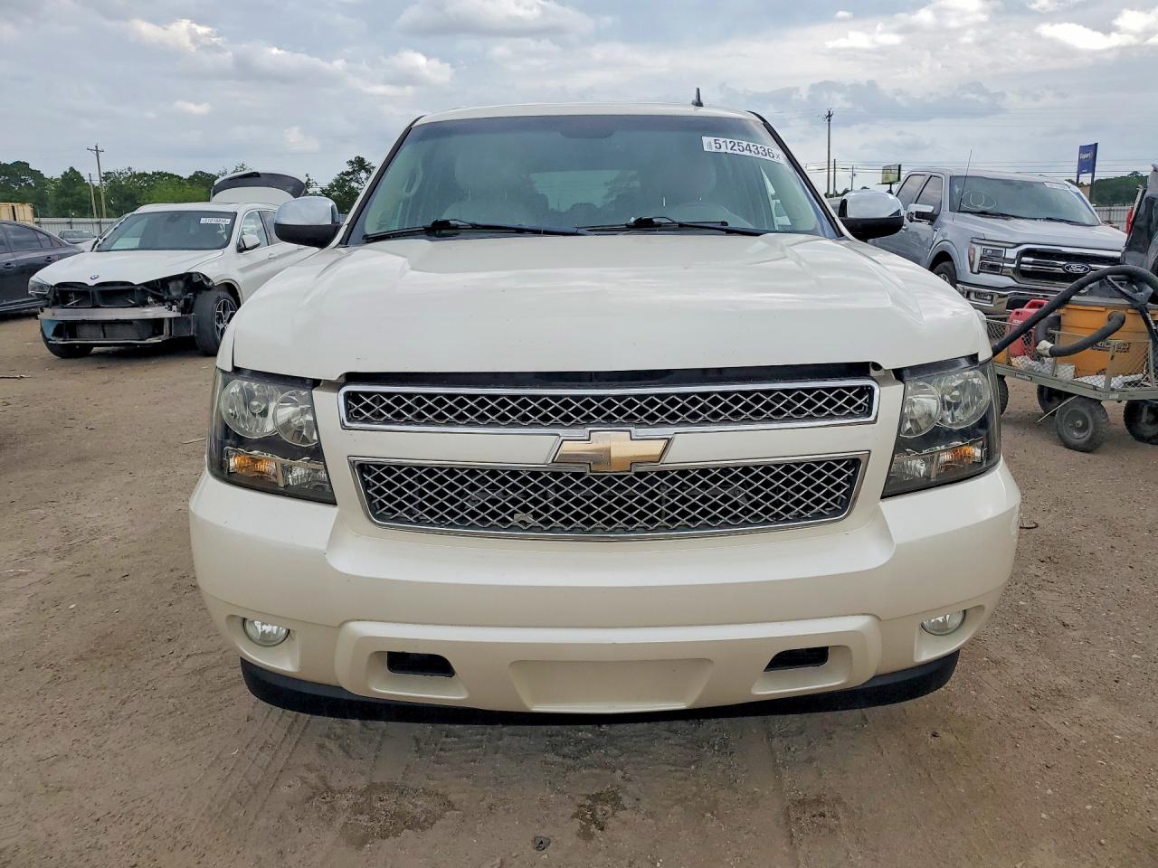 2011 CHEVROLET Suburban VIN 1GNSCKE02BR128279 photo 5