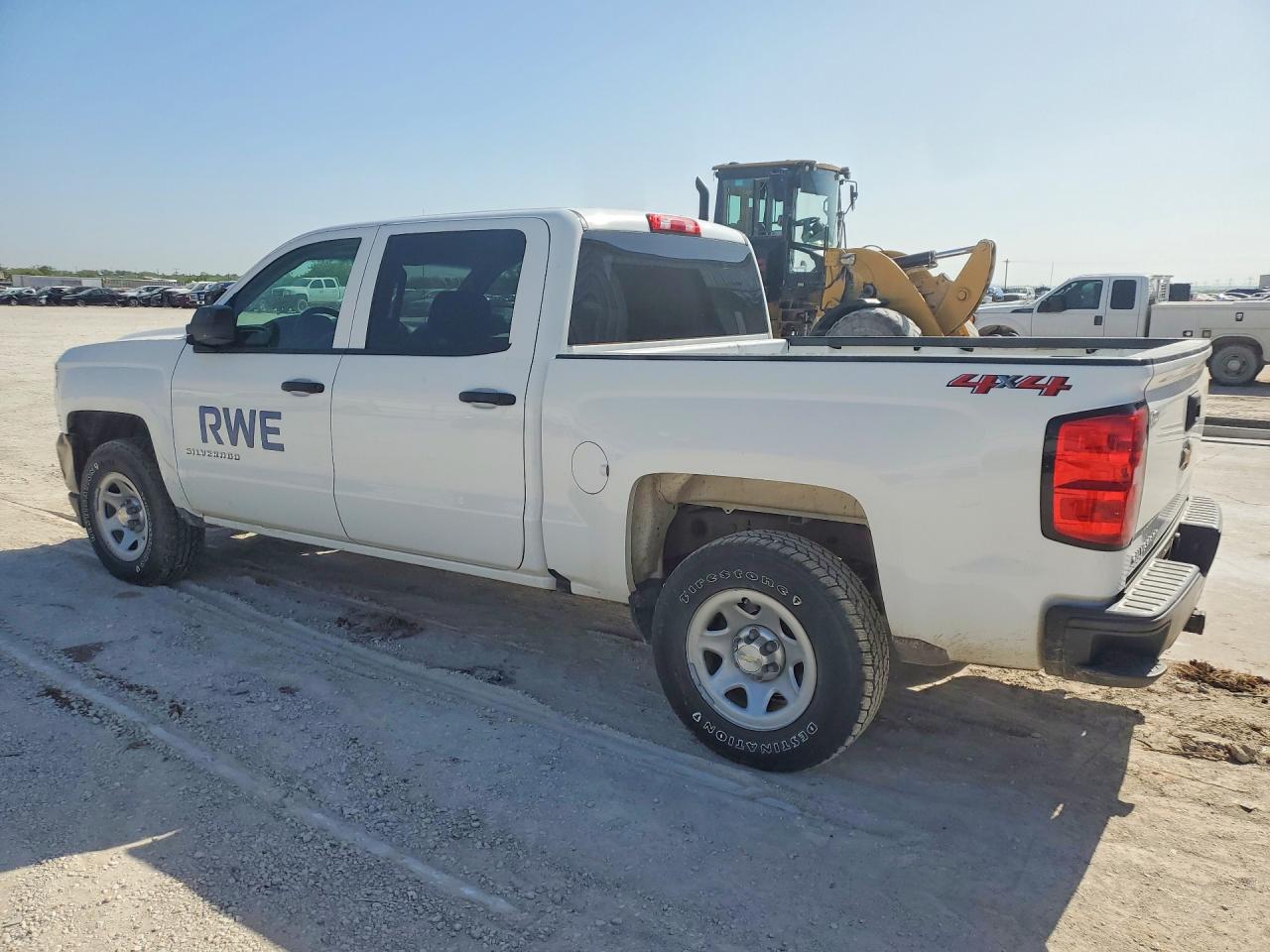 2018 Chevrolet Silverado VIN 3GCUKNEC8JG124428 photo 2
