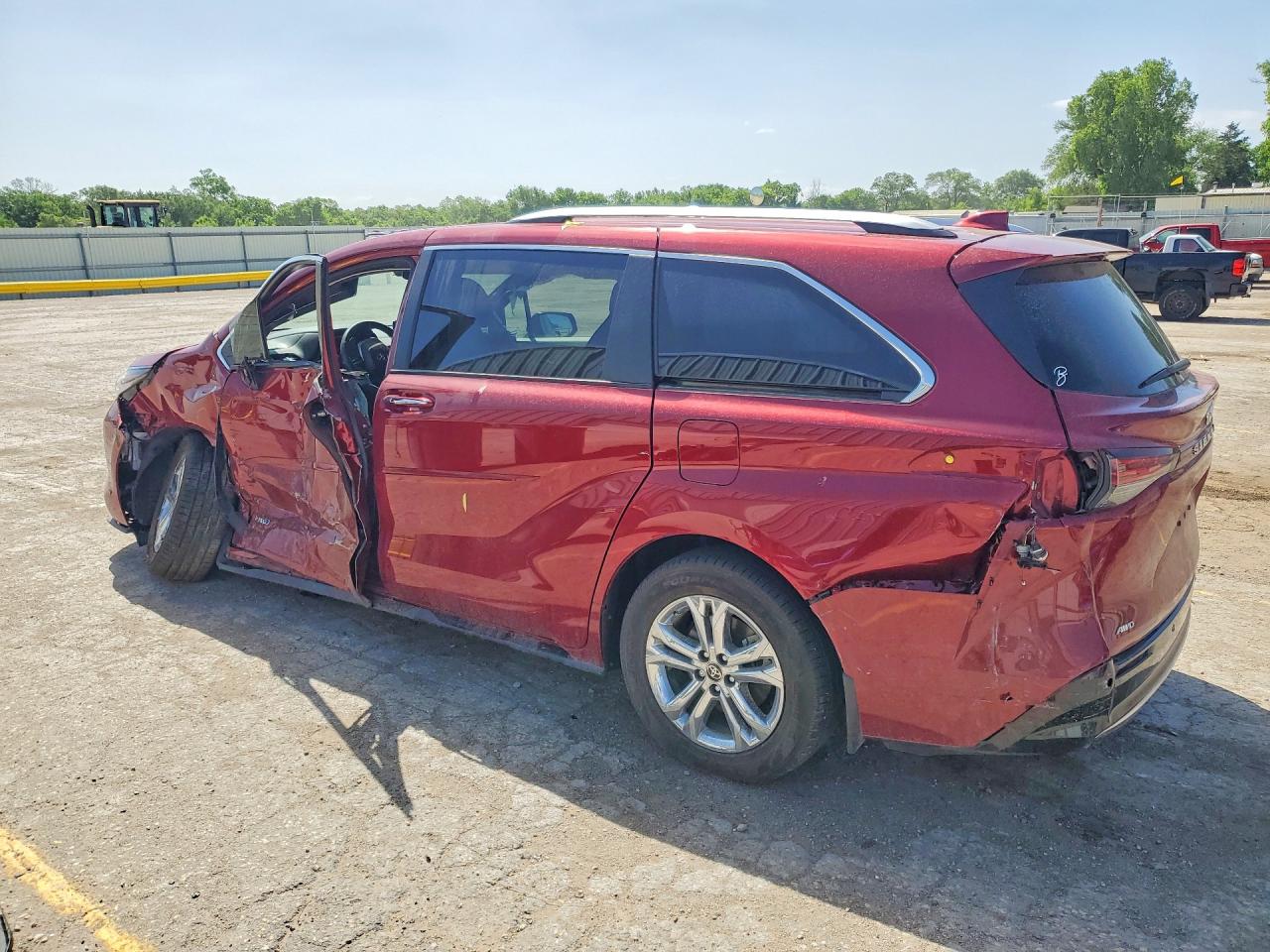 2021 Toyota Sienna VIN 5TDESKFC2MS009847 photo 2