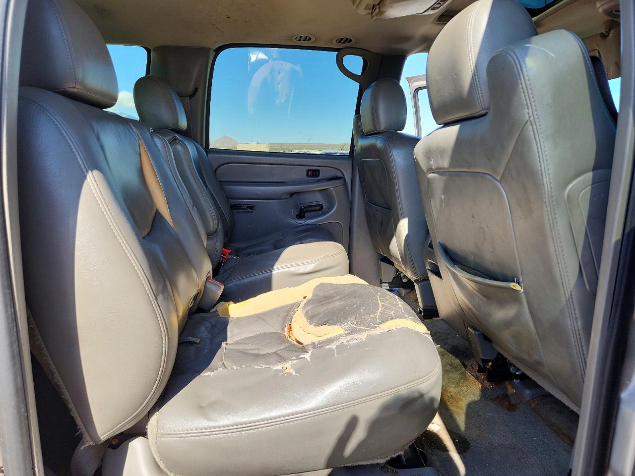 2005 Chevrolet Suburban VIN 3GNFK16ZX5G129003 photo 11