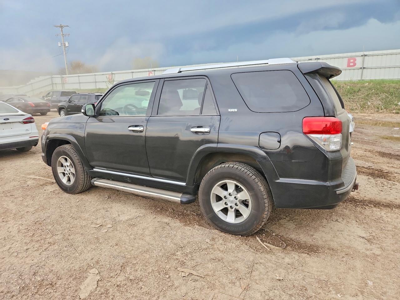 2013 Toyota 4runner VIN JTEBU5JR2D5137727 photo 2