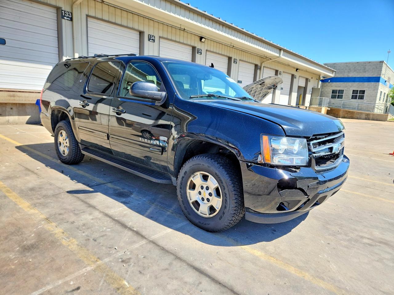 2011 Chevrolet Suburban VIN 1GNSKJE39BR387326 photo 4
