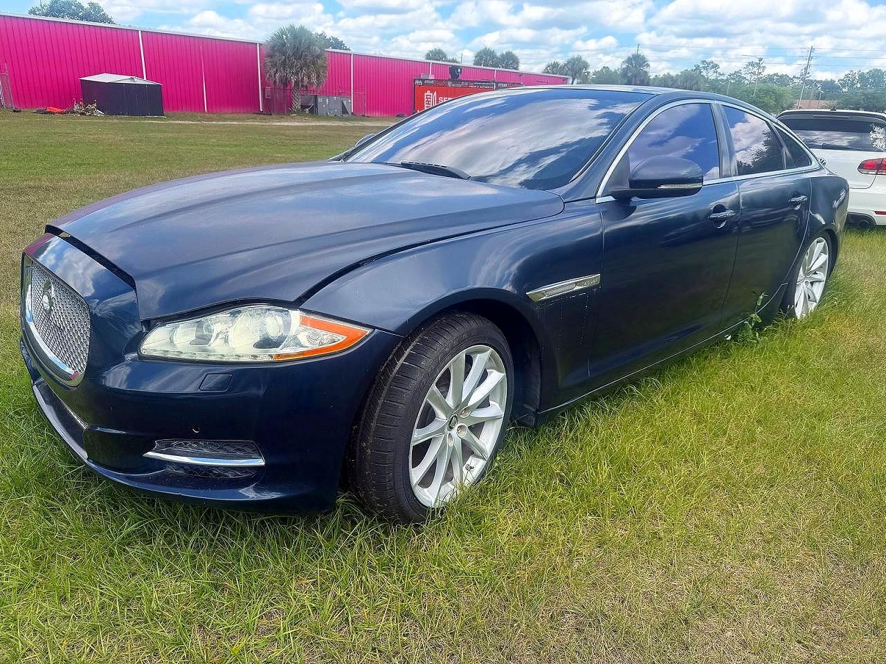 2013 Jaguar Xj VIN SAJWA1C73D8V44829 photo 2