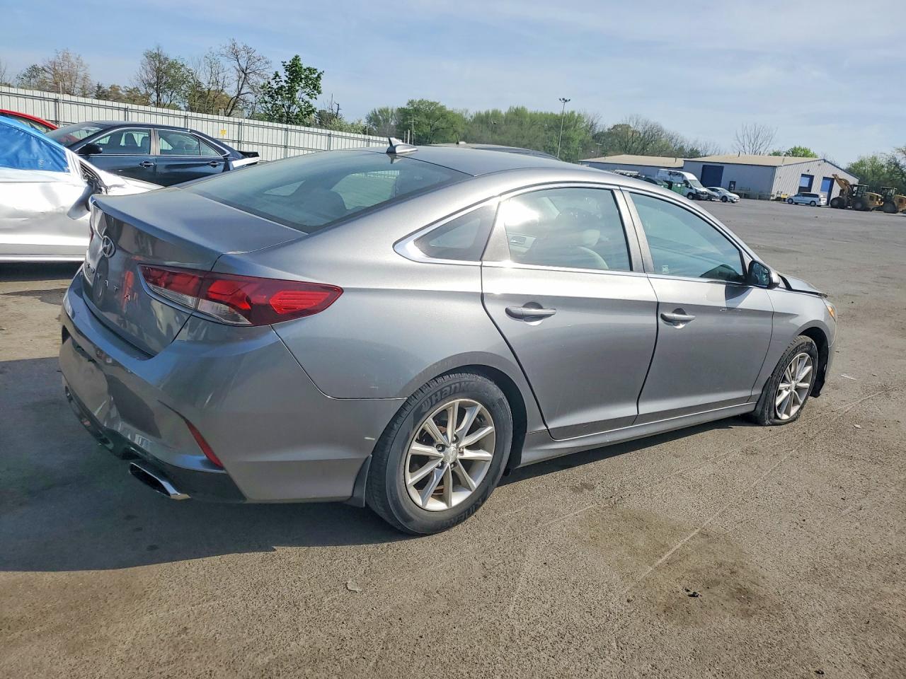 2018 Hyundai Sonata VIN 5NPE24AF8JH675741 photo 3