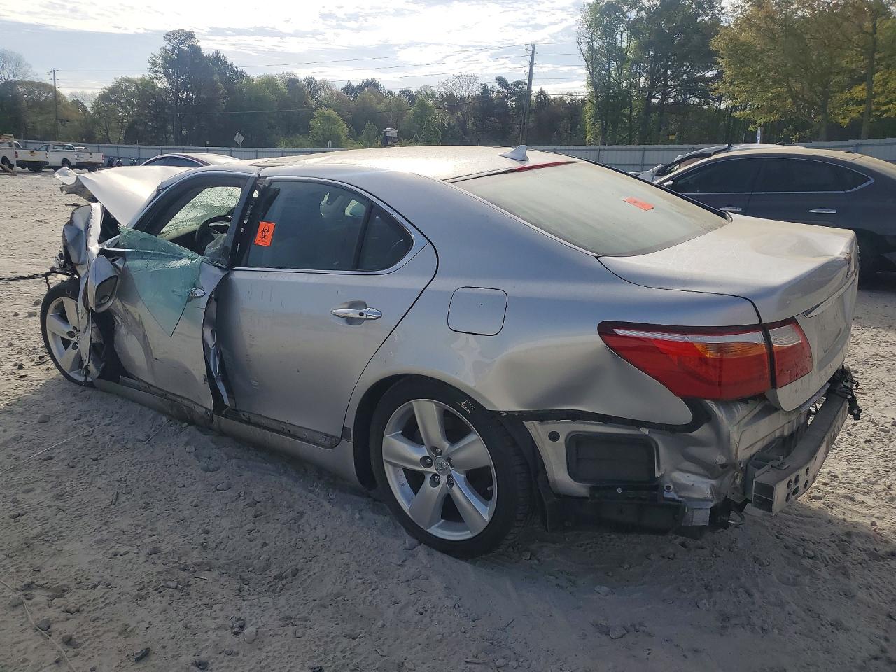 2011 Lexus Ls500 VIN JTHBL5EF0B5104275 photo 2