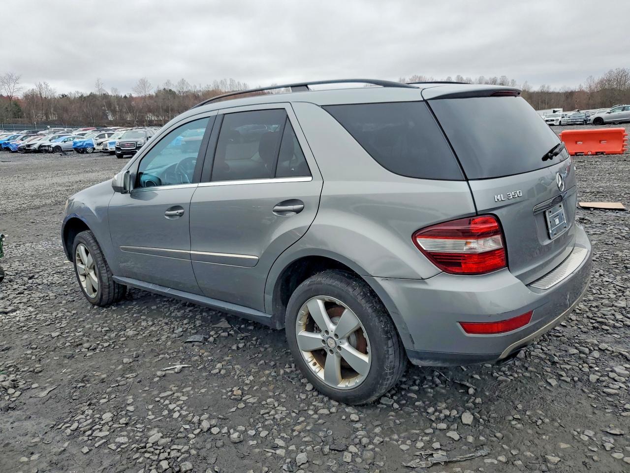 2010 Mercedes M-class VIN 4JGBB8GB5AA618088 photo 2