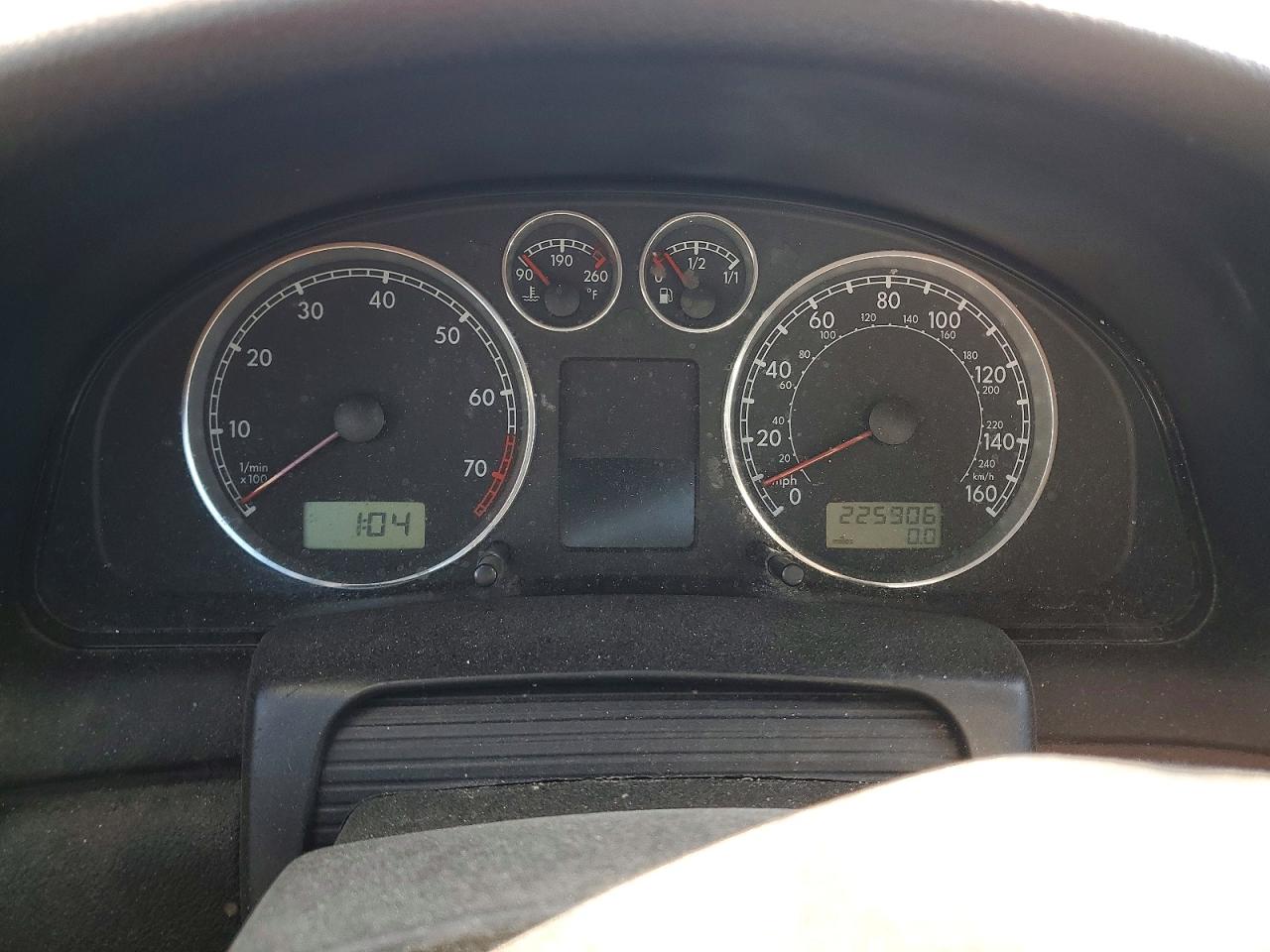 2003 Volkswagen Passat VIN WVWWH63B63E317453 photo 9