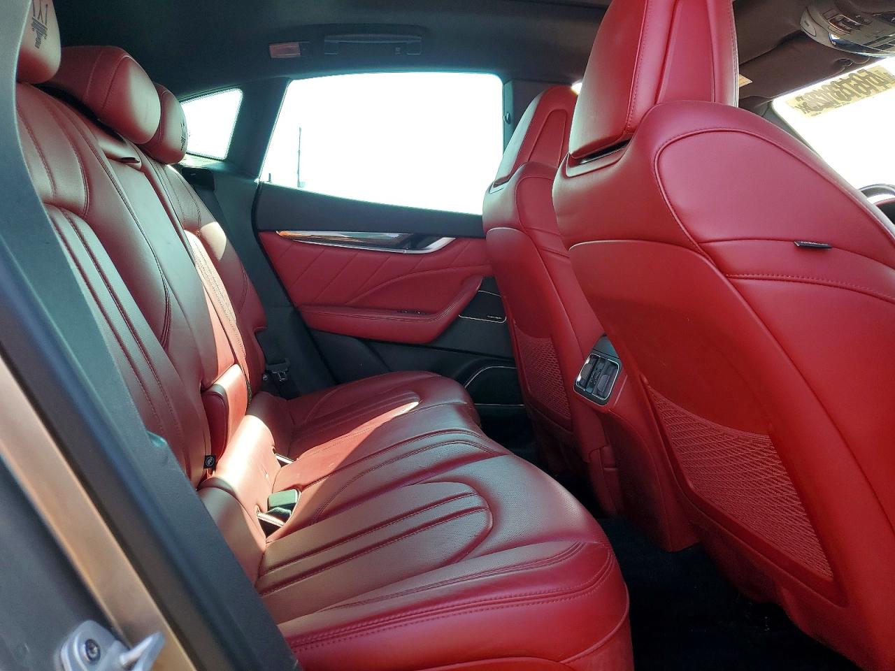 2019 Maserati Levante VIN ZN661YUS0KX323555 photo 11