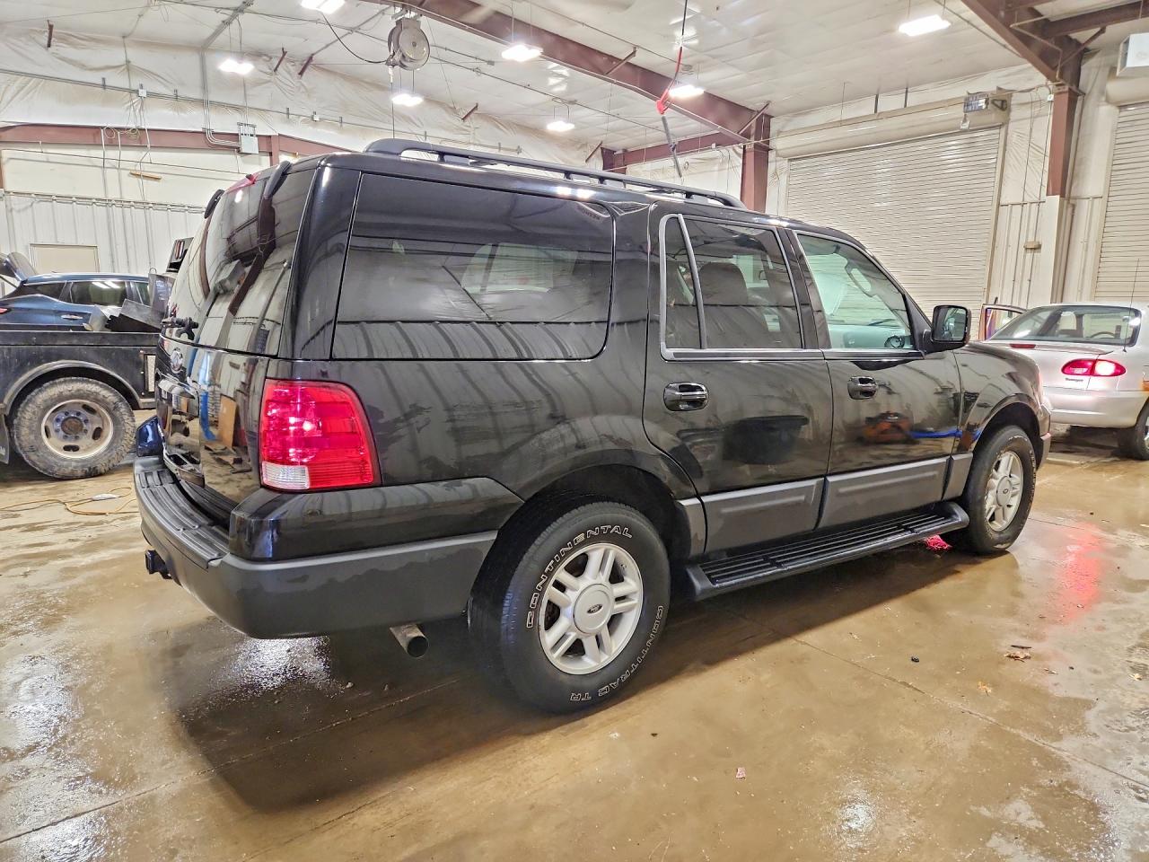 2005 Ford Expedition VIN 1FMPU16515LA44585 photo 3