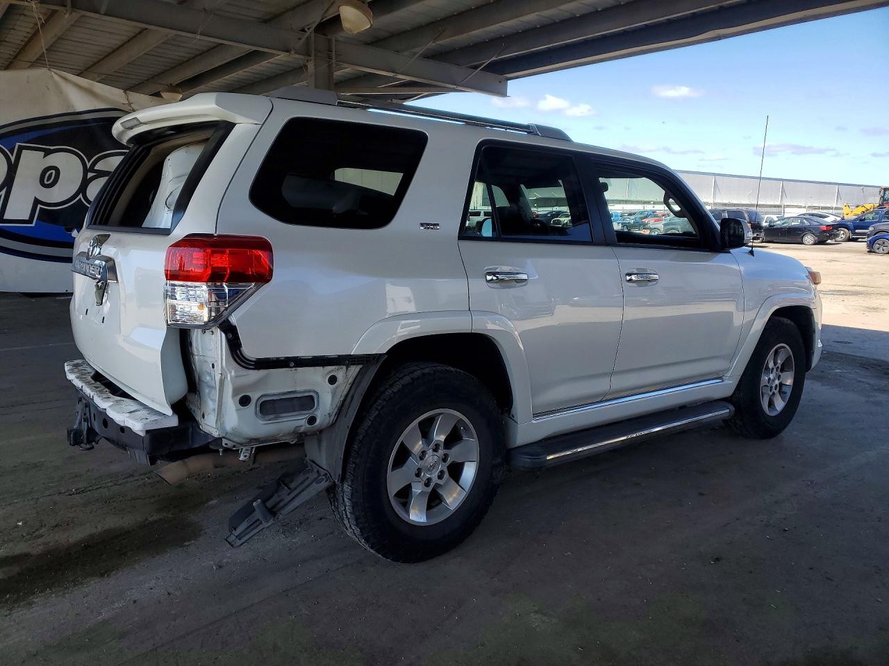 2010 Toyota 4runner VIN JTEZU5JR1A5004581 photo 3