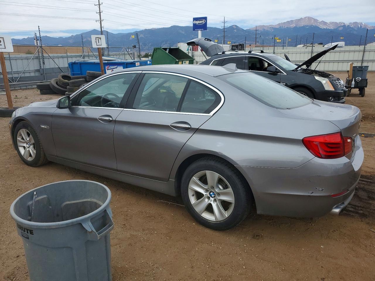 2013 BMW 5 series VIN WBAXH5C57DDW16110 photo 2