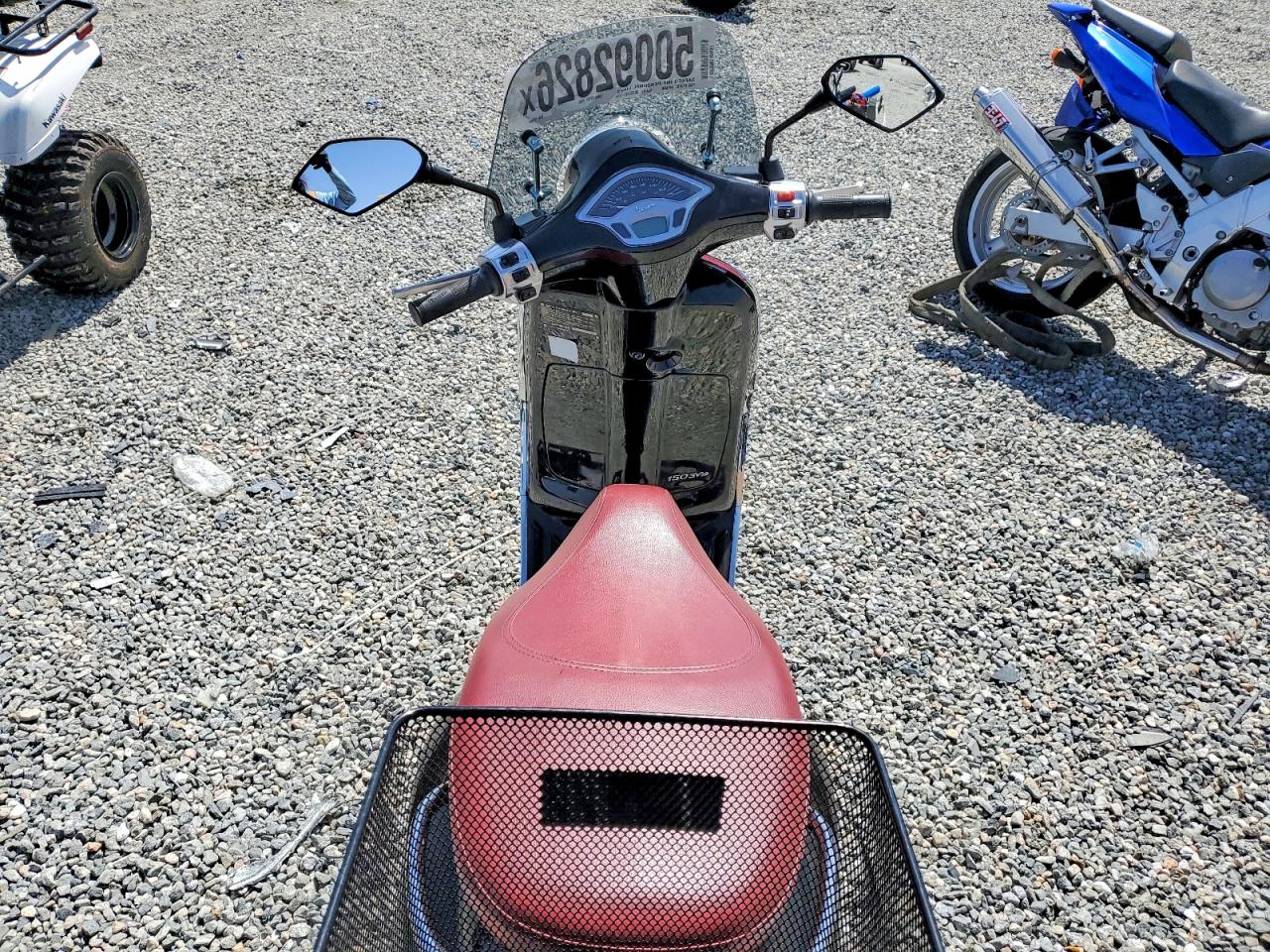 2015 Vespa Scooter VIN ZAPM818GXF5101851 photo 6