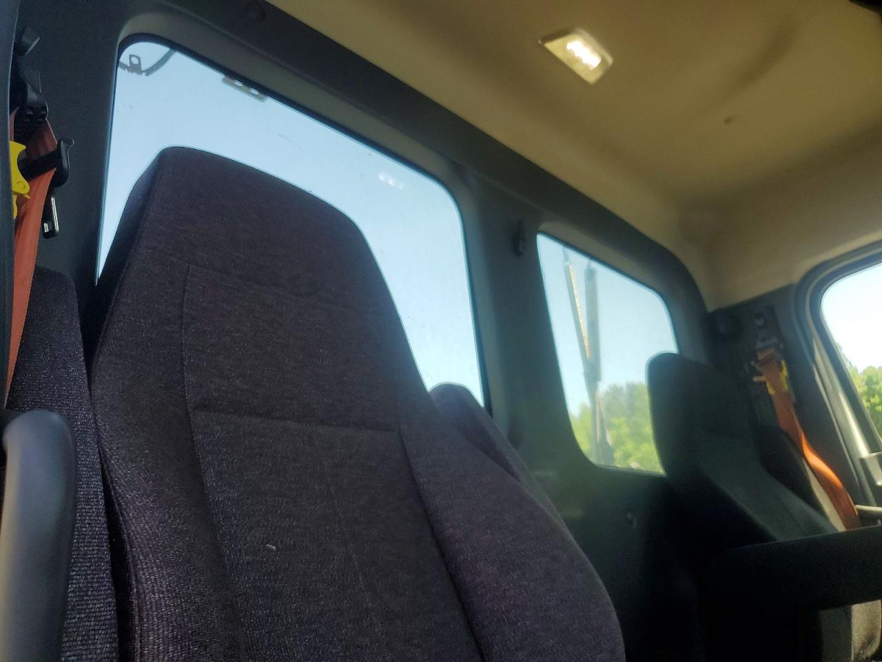 2019 FREIGHTLINER All other VIN 3AKJHLDV3KSKA4984 photo 6