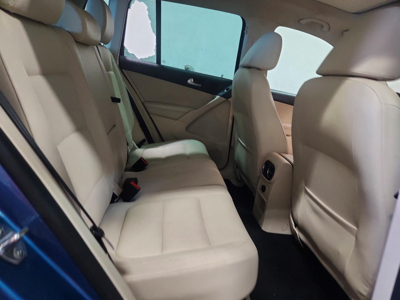 2017 Volkswagen Tiguan VIN WVGRV7AX8HK025608 photo 11