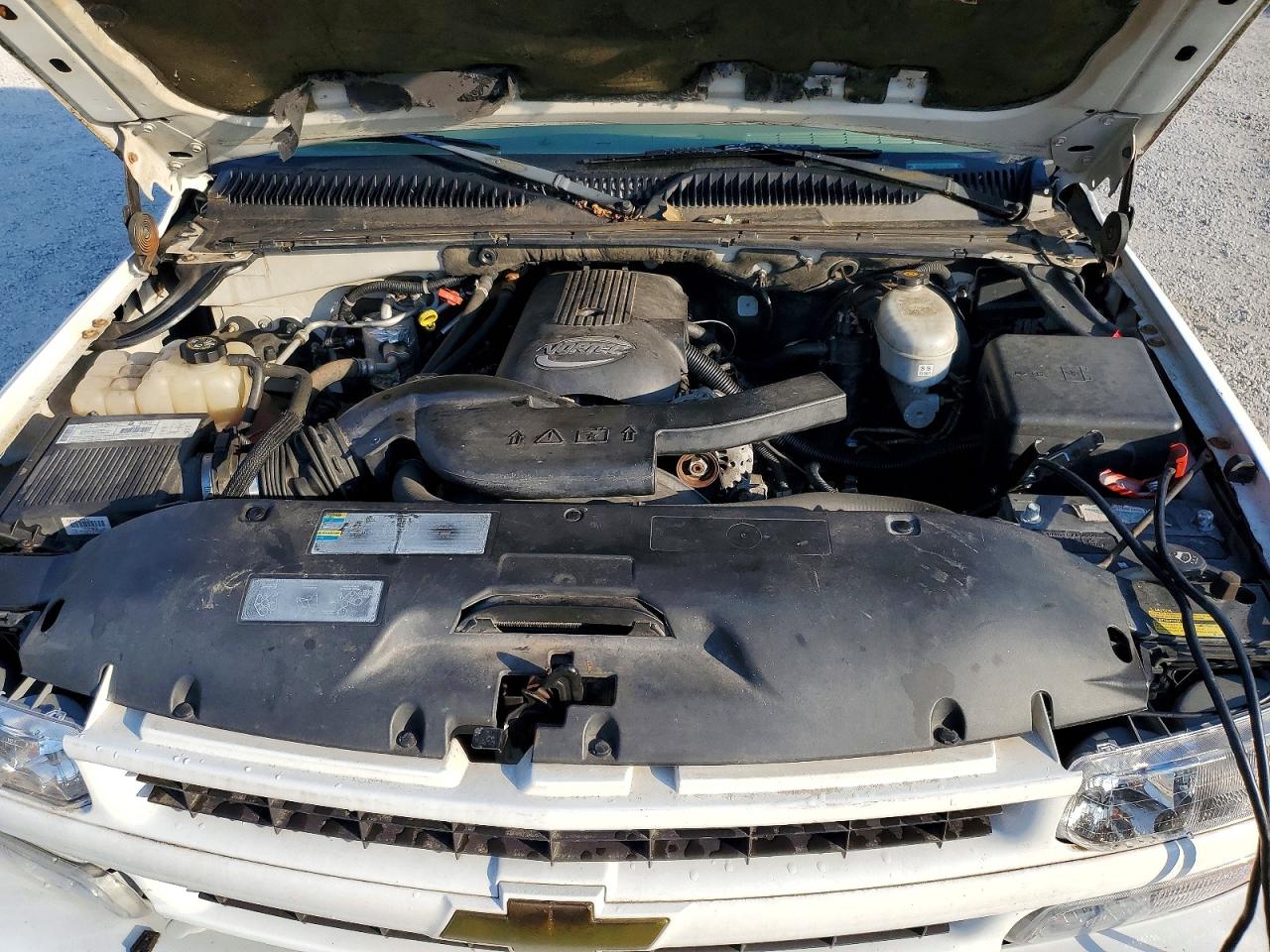 2003 Chevrolet Suburban VIN 3GNFK16Z43G140561 photo 12