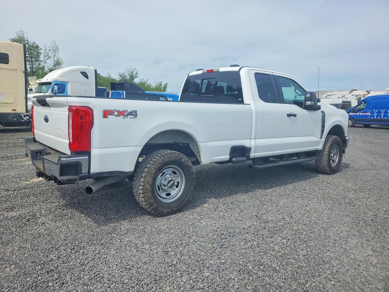 2025 Ford F250 VIN 1FT8X2BA0SEC64048 photo 3