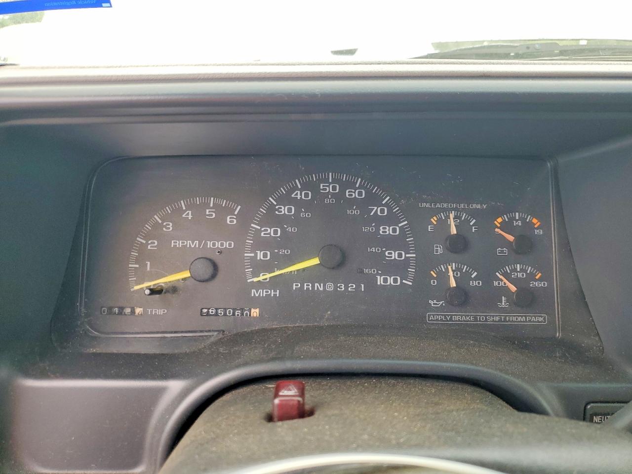 1999 Chevrolet Suburban VIN 1GNFK16R2XJ440152 photo 9