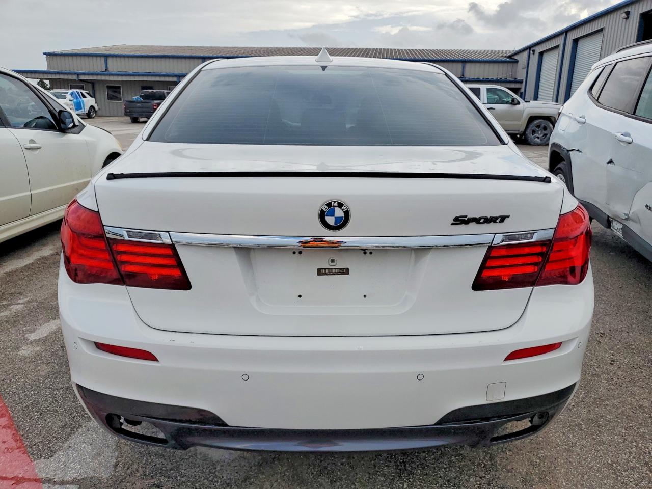 2013 BMW 7 series VIN WBAYE8C53DD132126 photo 6