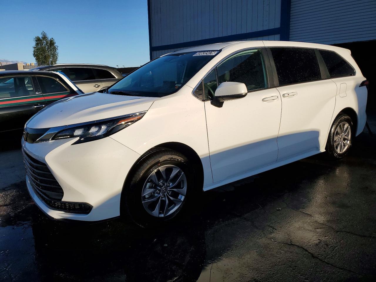2026 Toyota Sienna VIN 5TDKRKEC3TS297912 photo 1