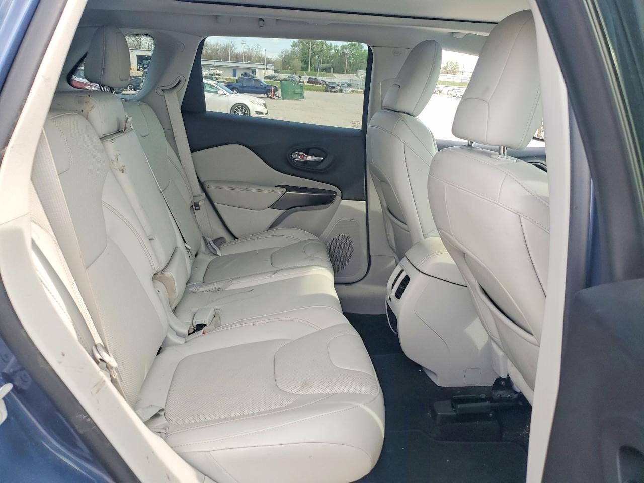 2020 Jeep Cherokee VIN 1C4PJMDXXLD531603 photo 11