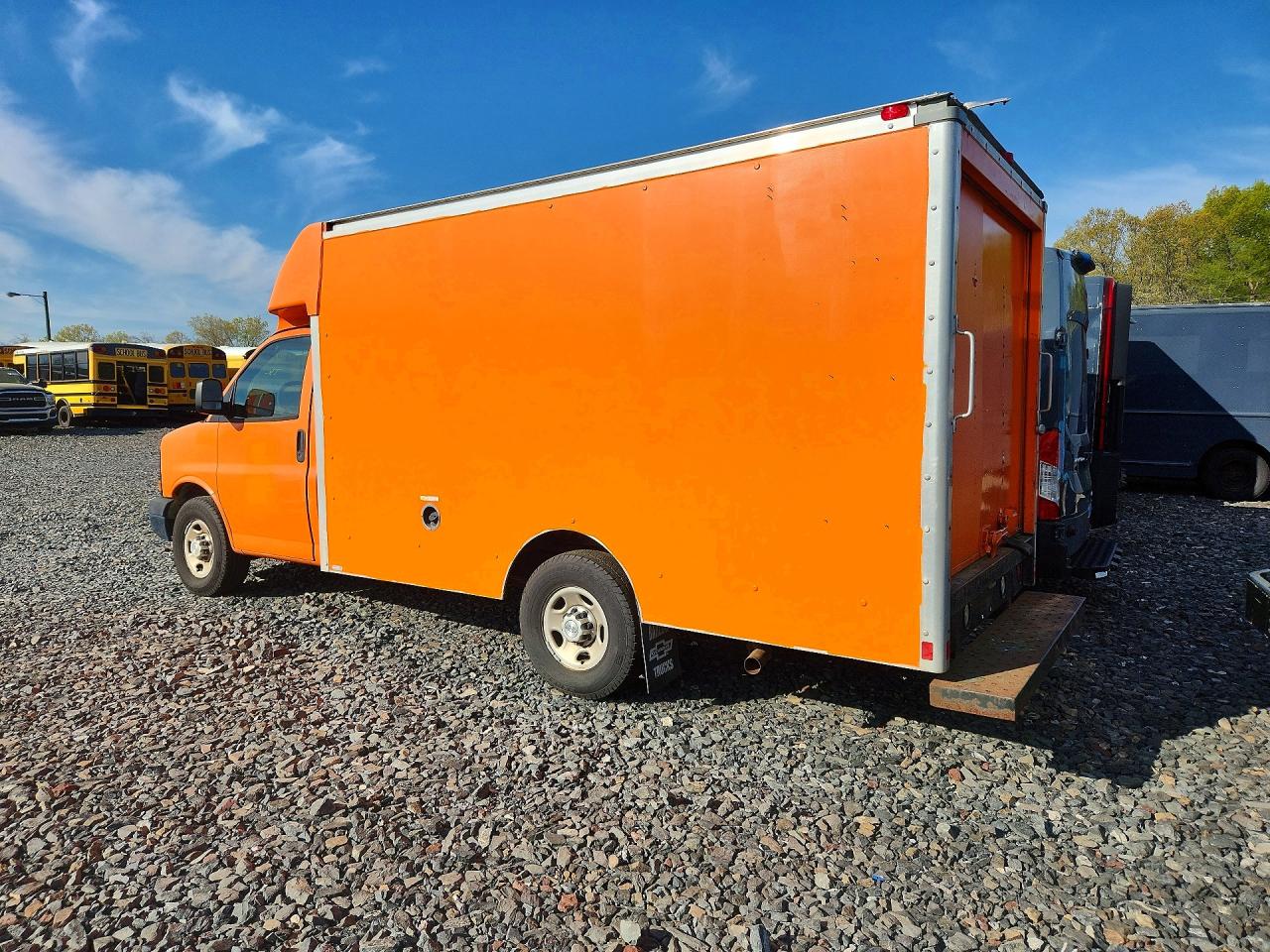 2015 CHEV Express VIN 1GB0G2CF4F1256852 photo 2