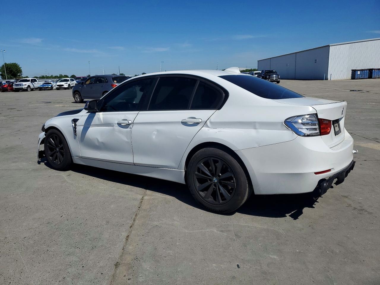 2013 BMW 3 series VIN WBA3C1C59DF437903 photo 2