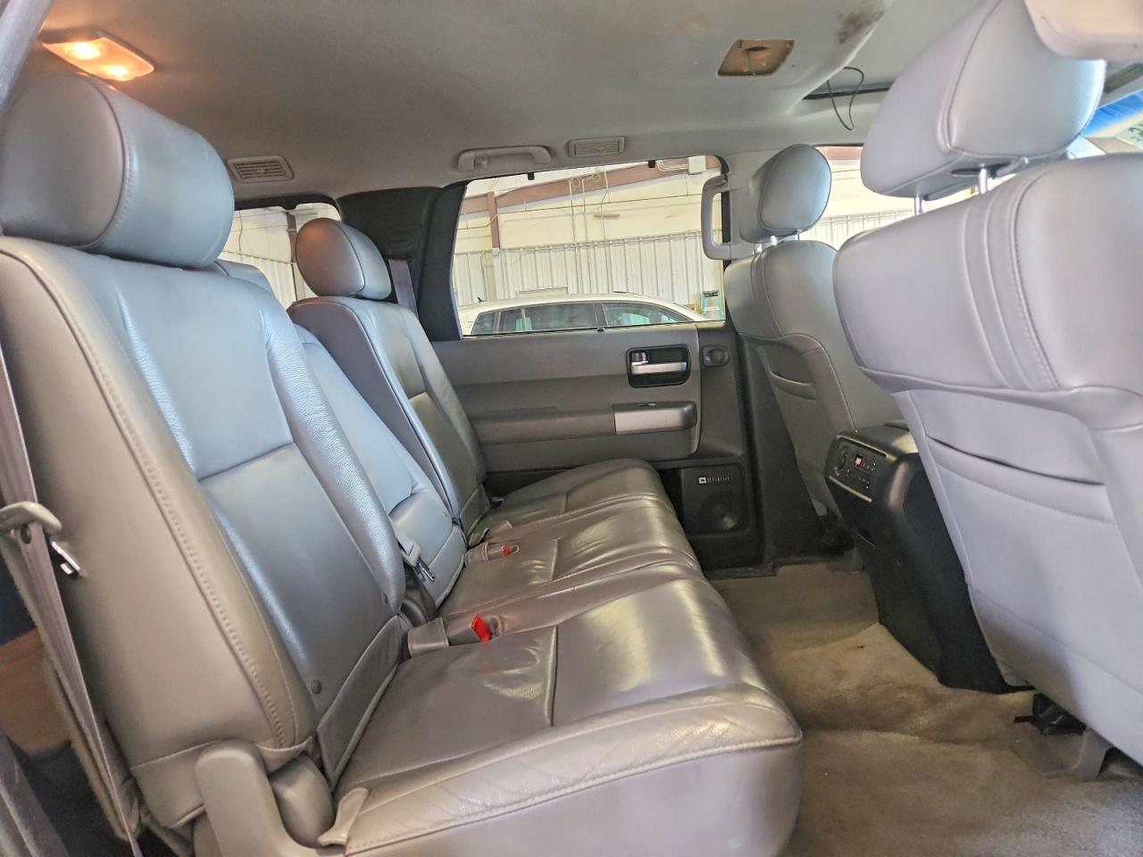2008 Toyota Sequoia VIN 5TDBY68AX8S018645 photo 11