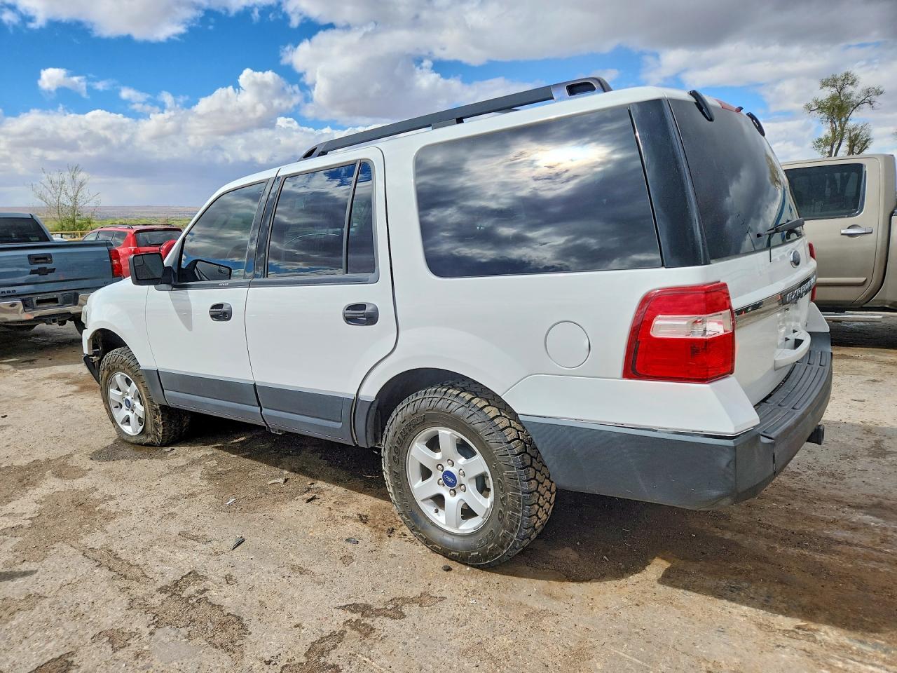 2016 Ford Expedition VIN 1FMJU1GT2GEF50856 photo 2