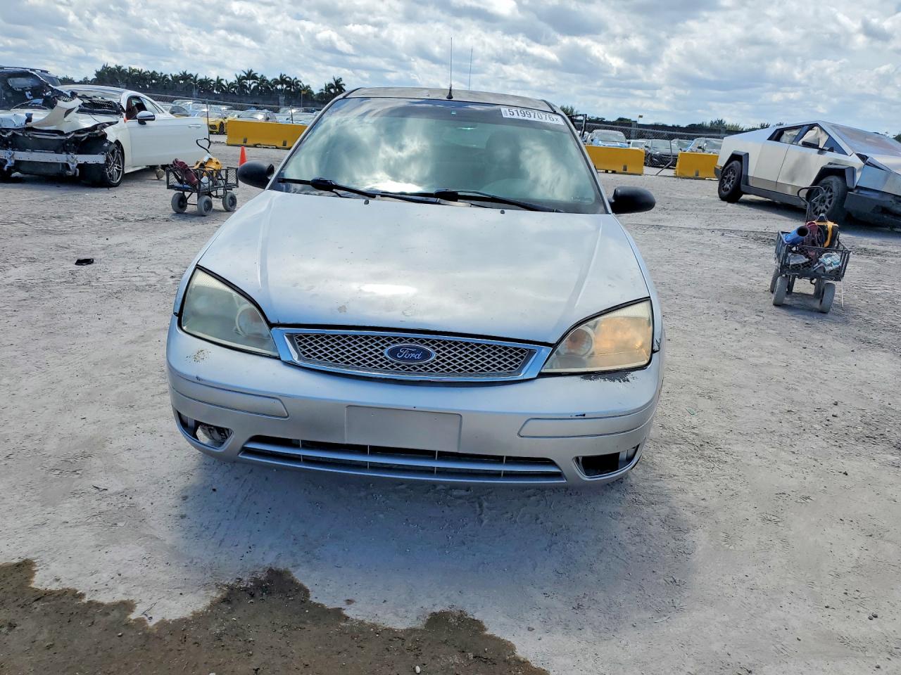 2007 Ford Focus VIN 1FAHP34N57W341817 photo 5