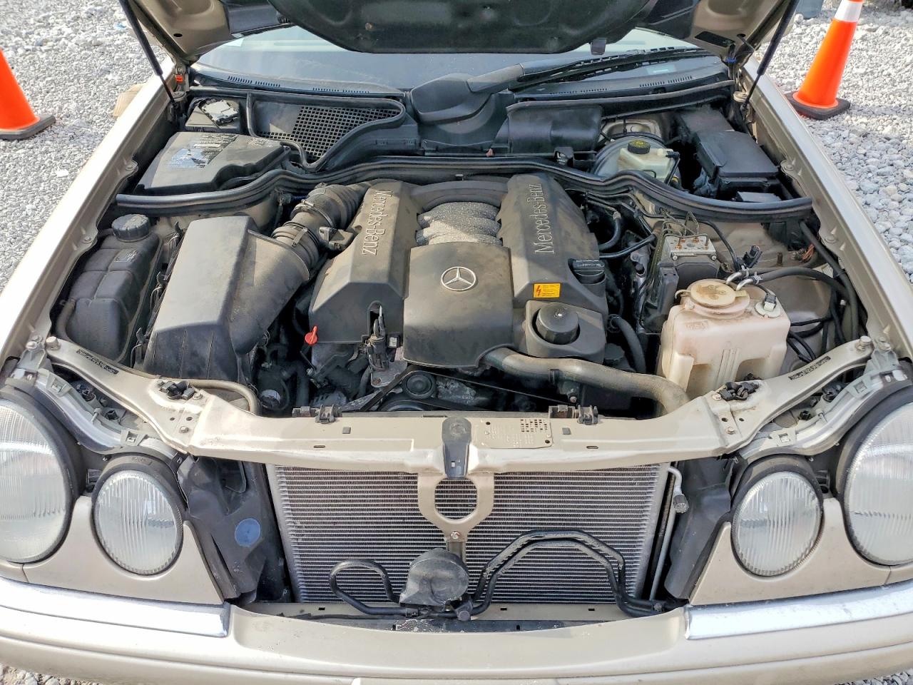 1999 Mercedes-Benz E-class VIN WDBJF65H0XA834065 photo 11