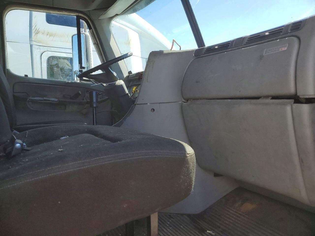 2004 FREIGHTLINER All other VIN 1FUJBBCGX4LM73534 photo 5