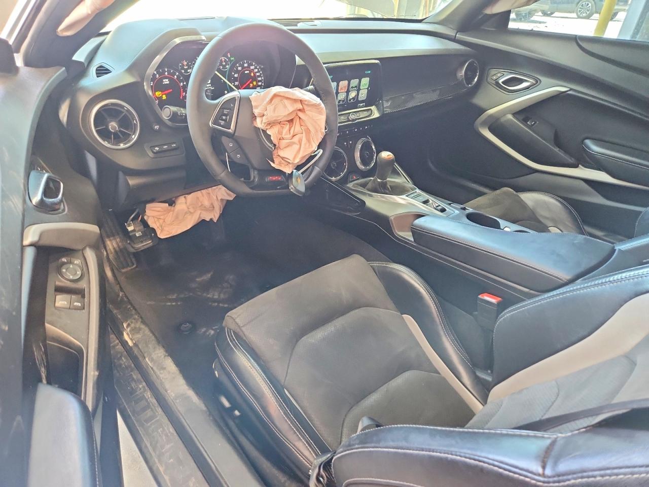 2018 Chevrolet Camaro VIN 1G1FE1R70J0158561 photo 8