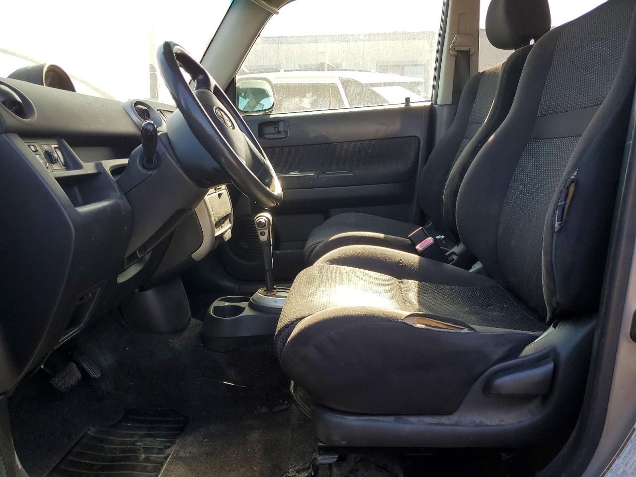 2005 TOYOTA Scion VIN JTLKT324154020117 photo 7
