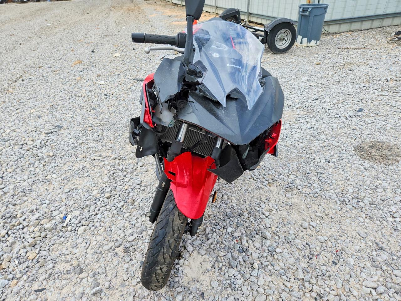 2024 Kawasaki Ninja 500 VIN ML5EXGG16RDA11239 photo 2