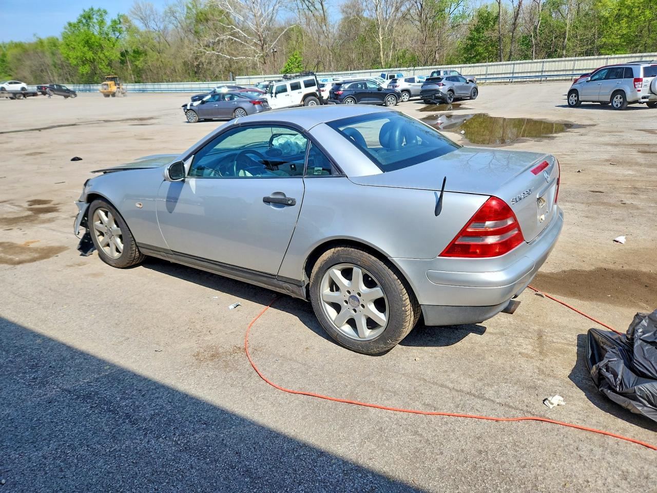 1999 Mercedes-Benz Slk-class VIN WDBKK47F0XF093676 photo 2