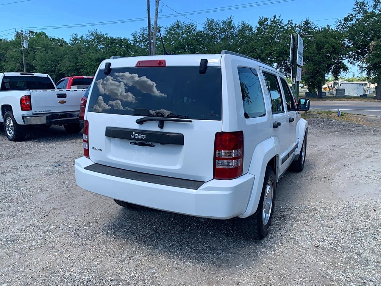 2011 Jeep Liberty VIN 1J4PN2GK2BW592689 photo 4