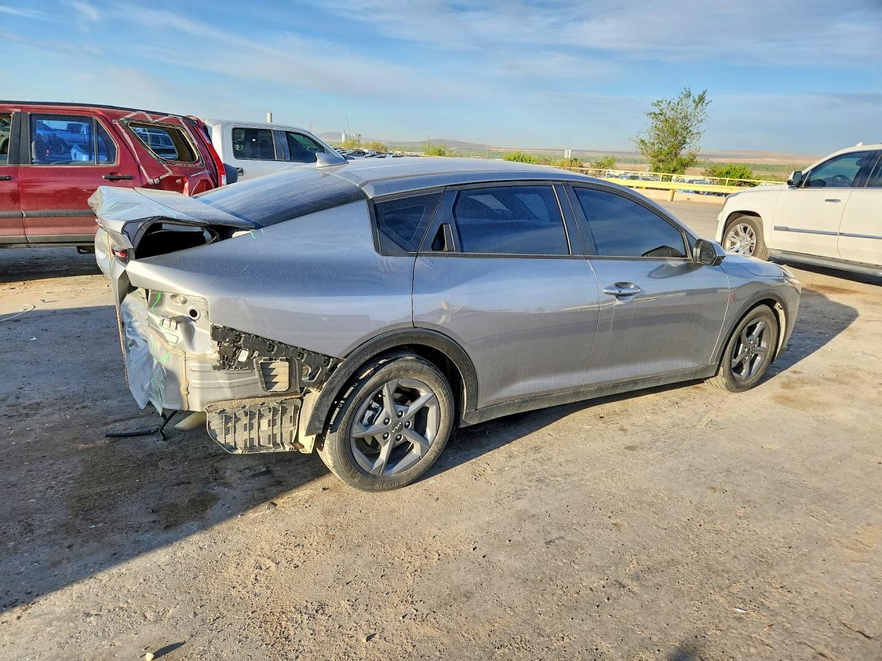 2025 KIA All other VIN 3KPFT4DE0SE109020 photo 3