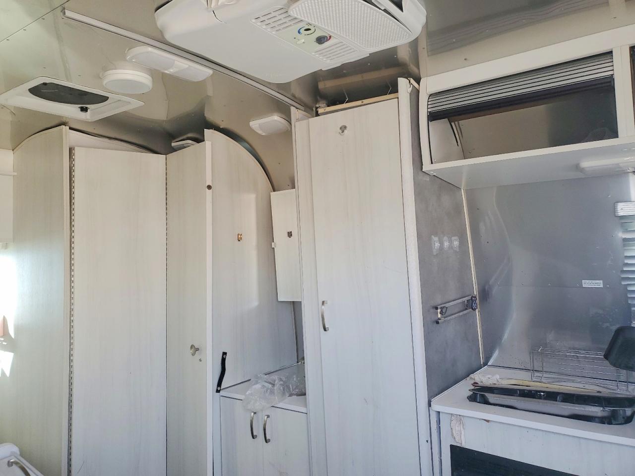 2022 AIRSTREAM Airstream VIN 1STCMAA17NJ561975 photo 6