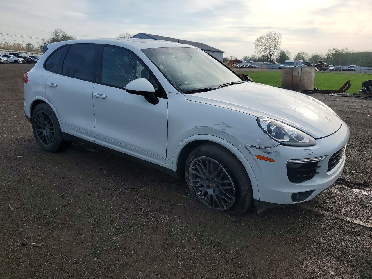 2017 Porsche Cayenne VIN WP1AA2A25HKA86174 photo 4