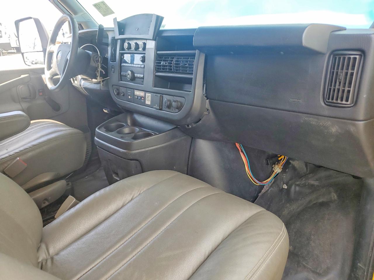 2018 GMC Savana VIN 1GD07RFP1J1901437 photo 8
