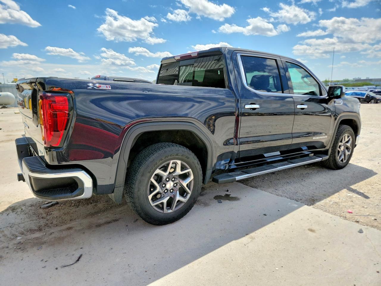 2023 GMC SIERRA VIN 1GTUUDEDXPZ179369 photo 3