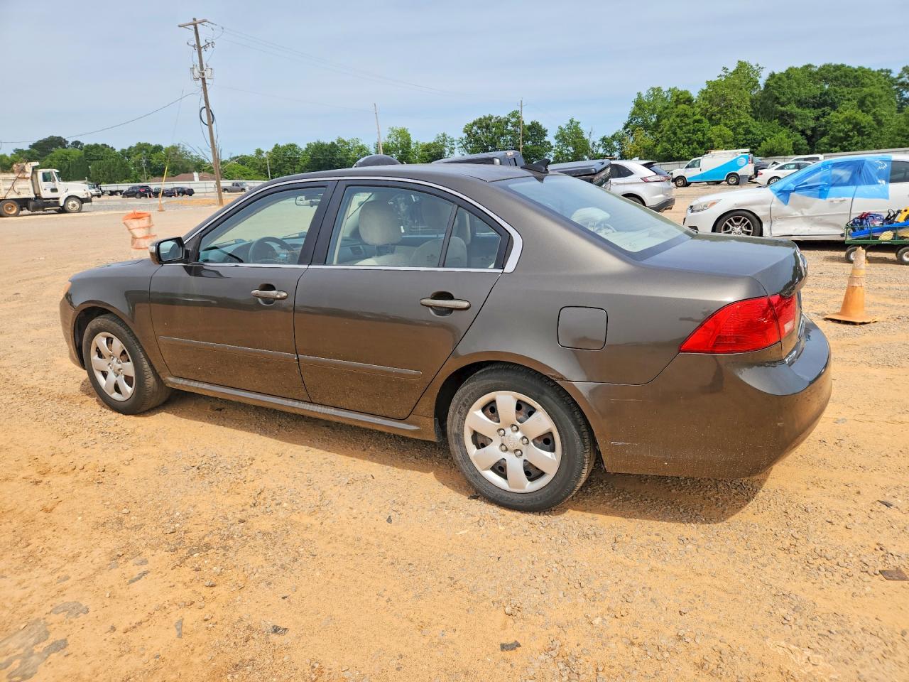 2010 Kia Optima VIN KNAGG4A84A5377518 photo 2