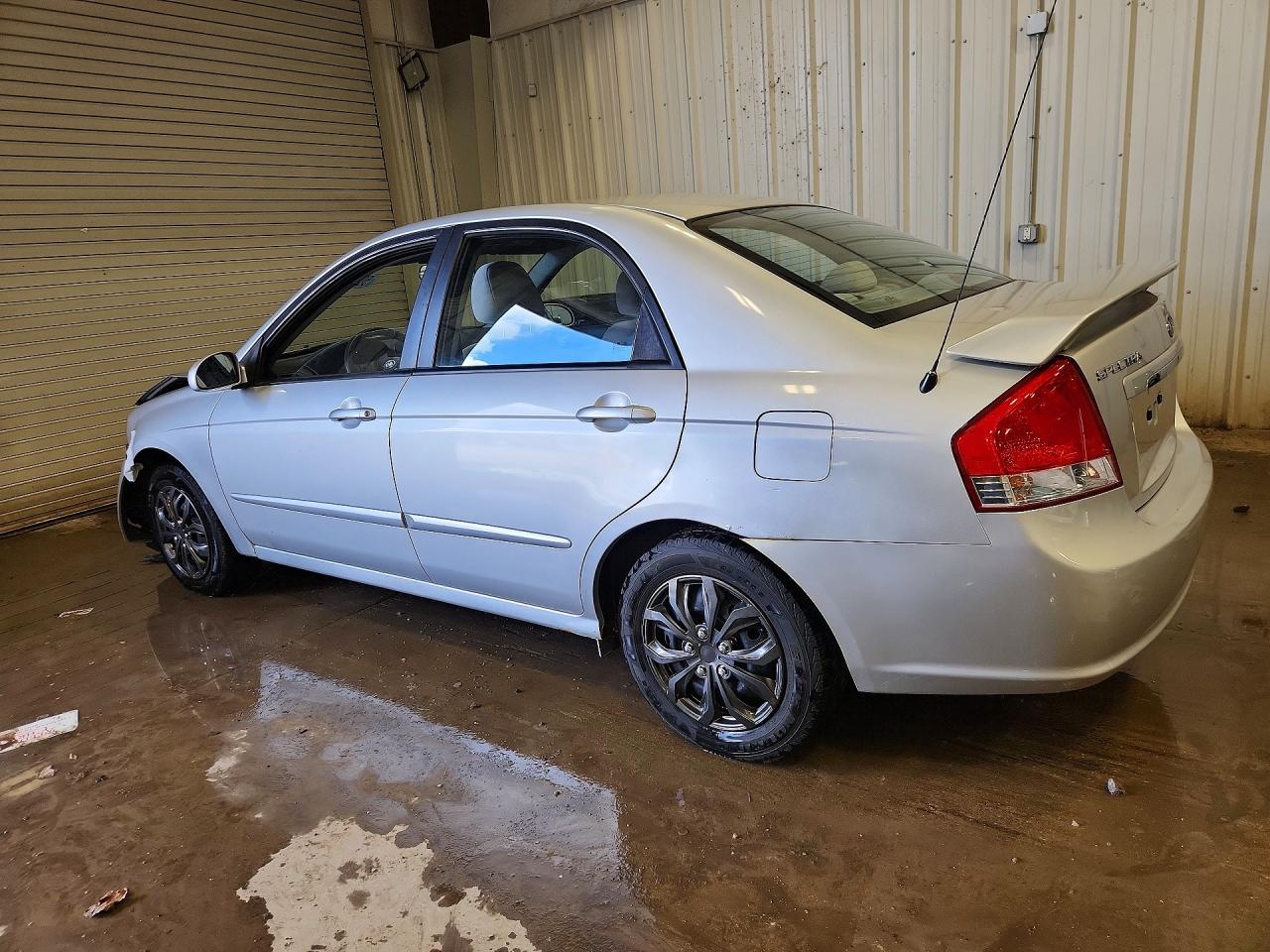 2009 Kia Spectra VIN KNAFE221695609152 photo 2