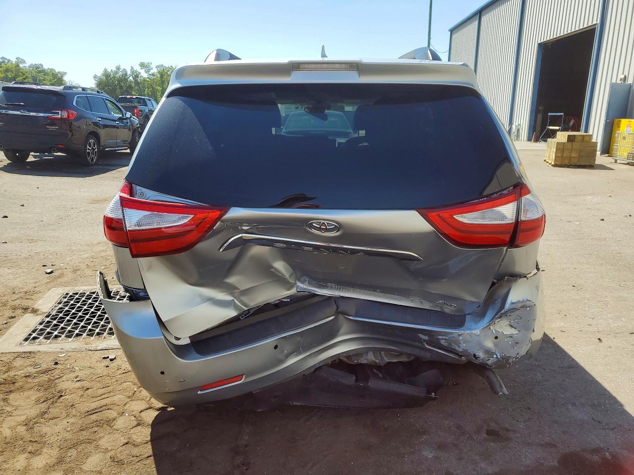 2019 Toyota Sienna VIN 5TDDZ3DC6KS216254 photo 6
