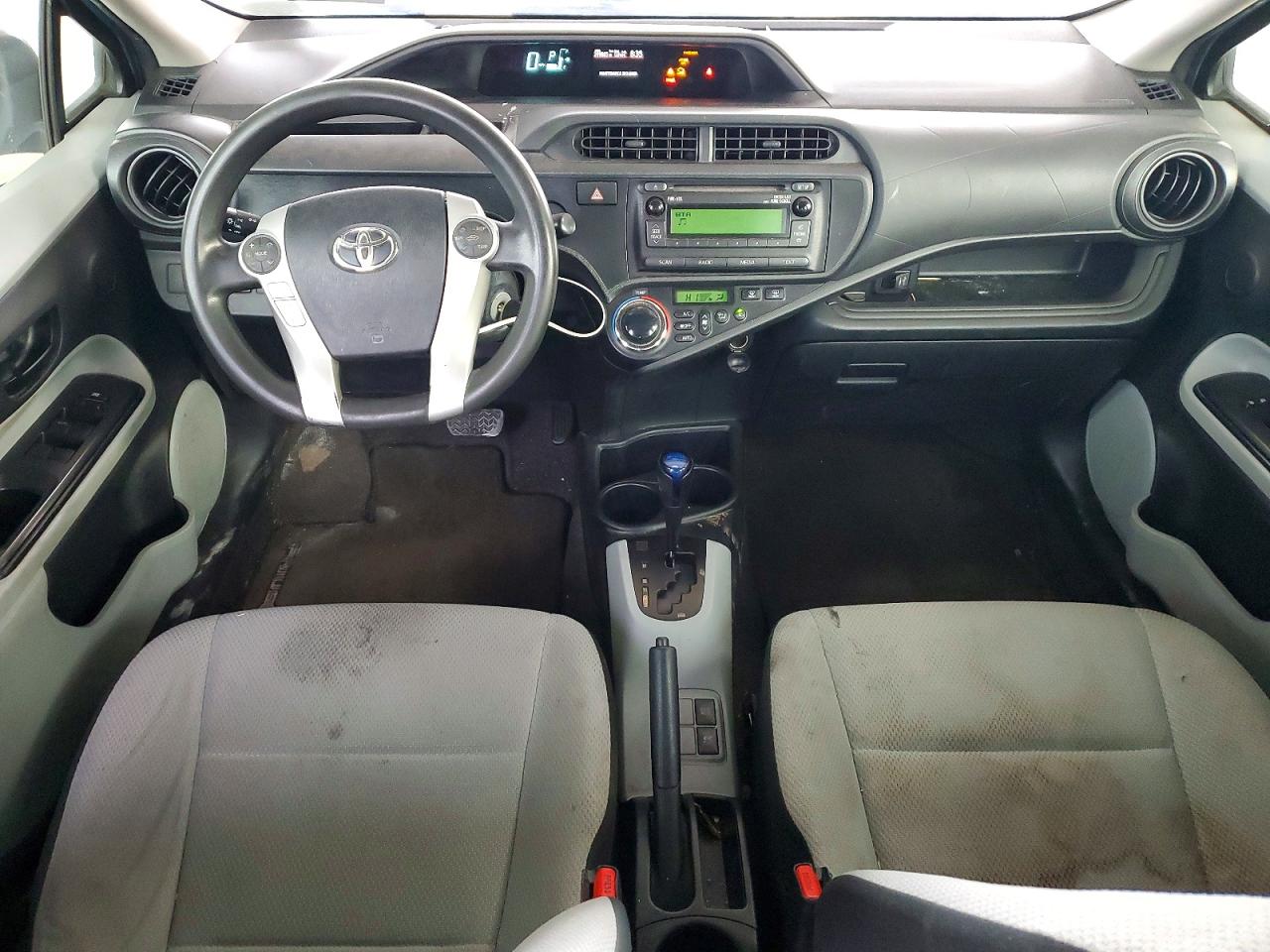 2014 Toyota Prius c on VIN JTDKDTB3XE1079250 photo 8