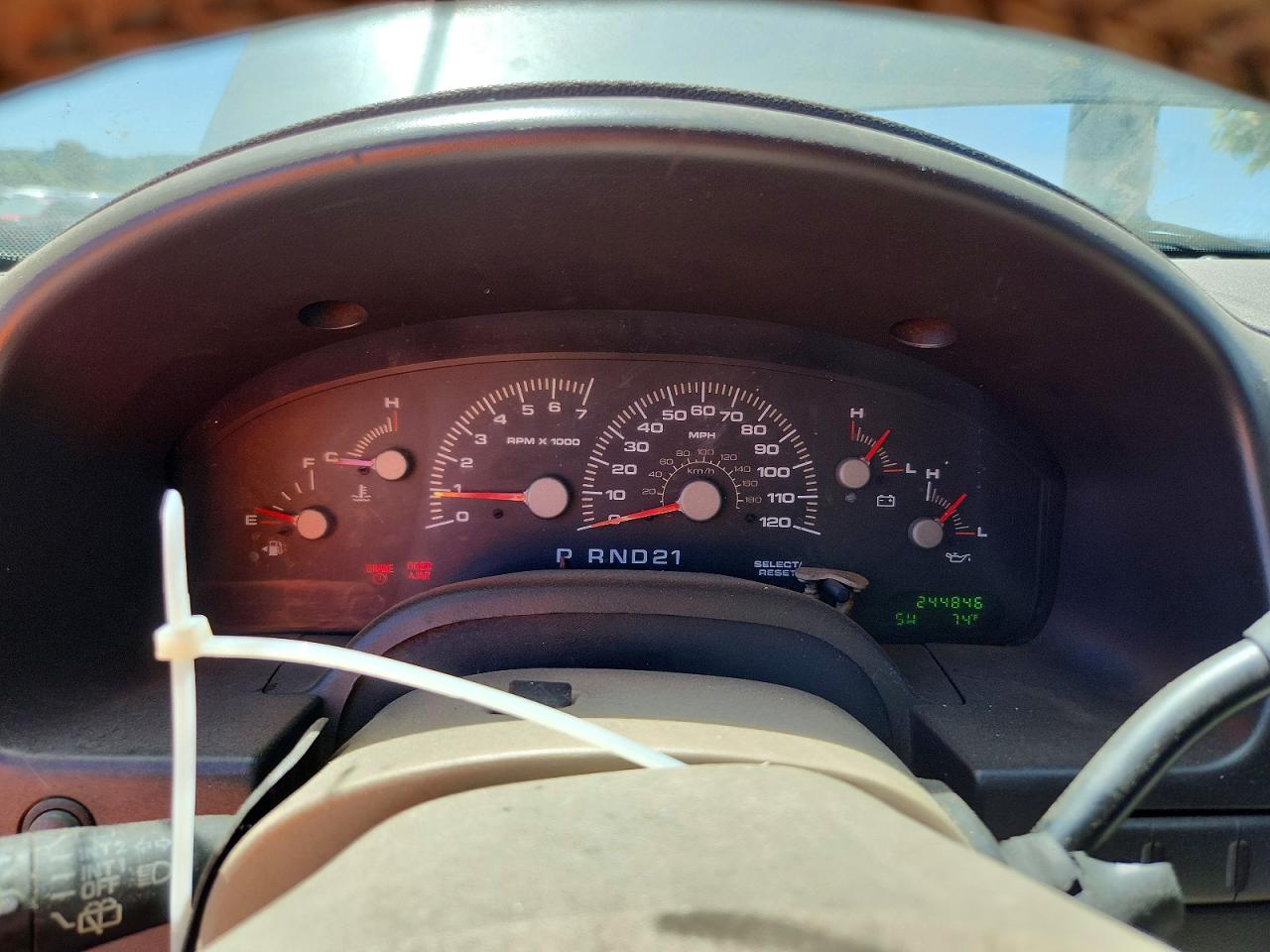2004 Ford Expedition VIN 1FMPU16L74LA41493 photo 9