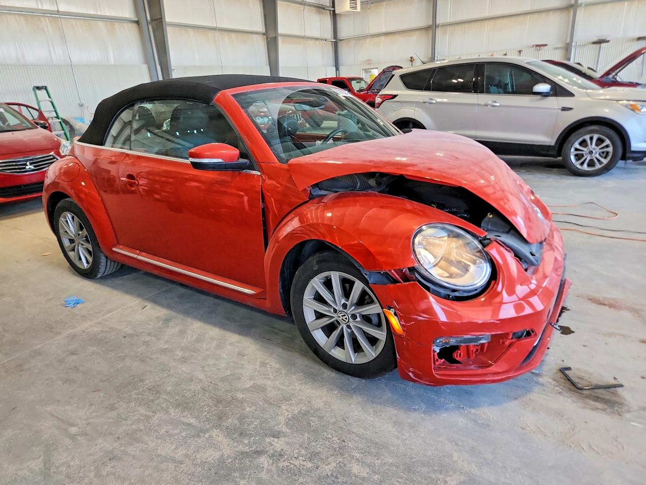 2019 Volkswagen Beetle VIN 3VW5DAAT1KM507057 photo 4