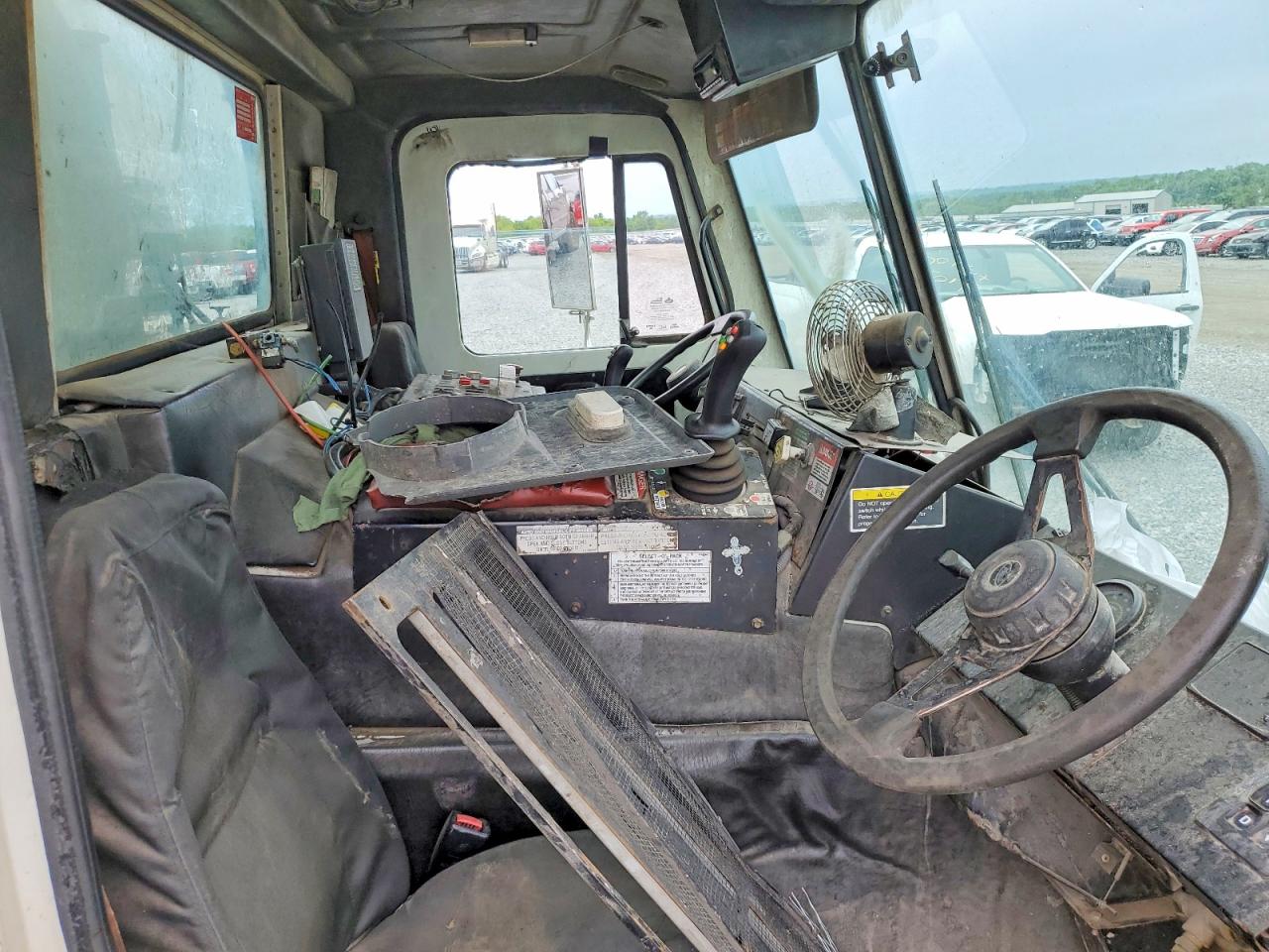 2011 MACK All other VIN 1M2AU02C5BM005492 photo 5